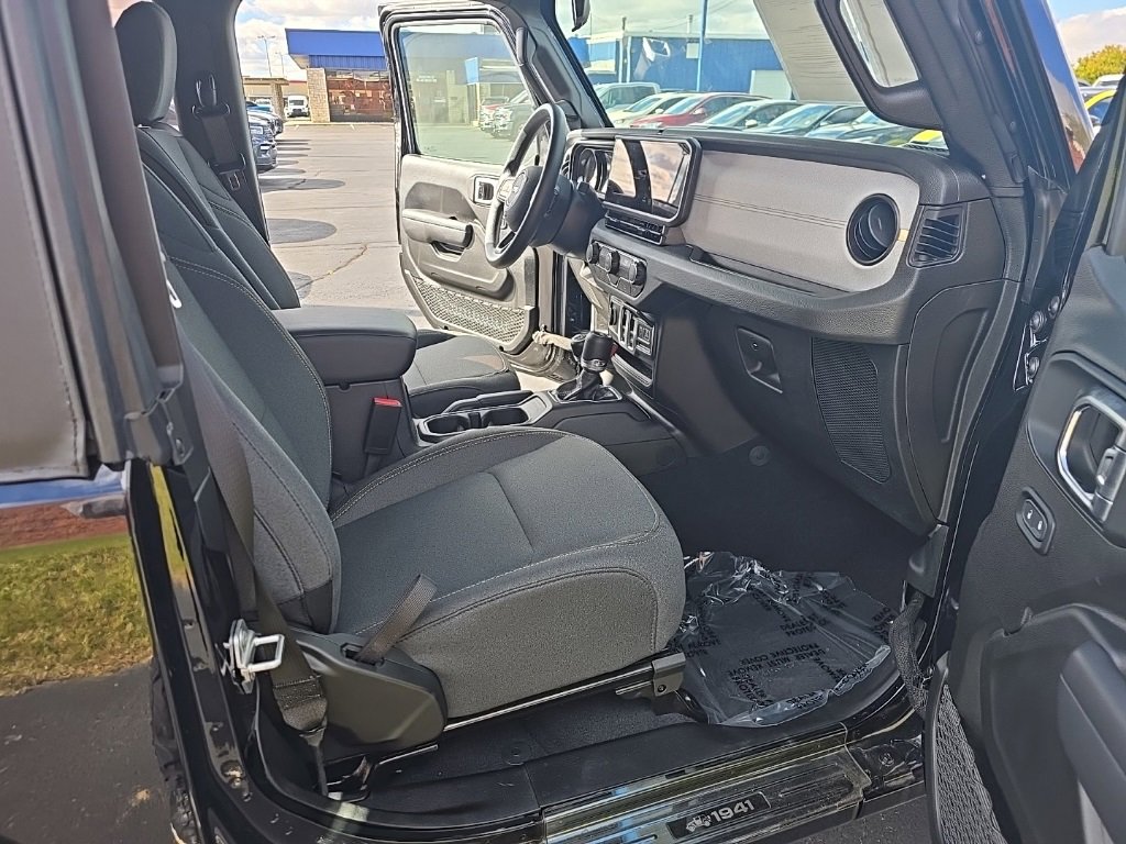 Used 2025 Jeep Wrangler Sport image 16