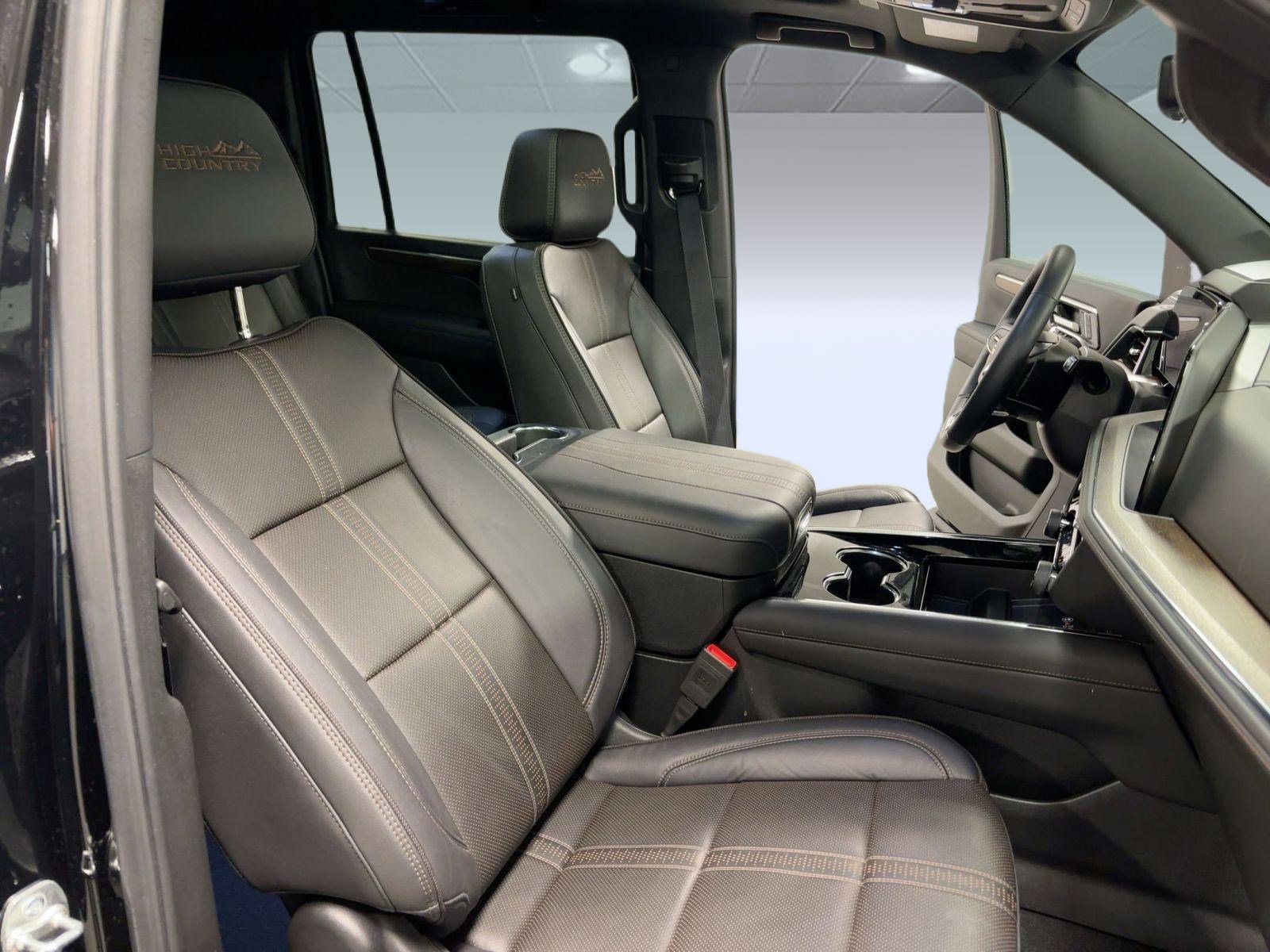 Certified 2025 Chevrolet Suburban High Country image 31