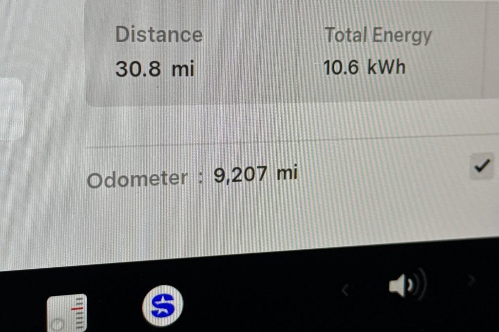 Used 2024 Tesla Model Y 2WD image 30