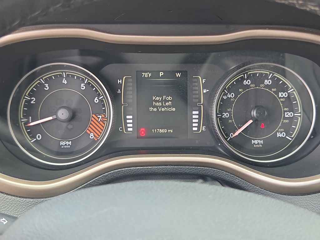 Used 2014 Jeep Cherokee Latitude w/ Comfort/Convenience Group AWD/4WD image 32