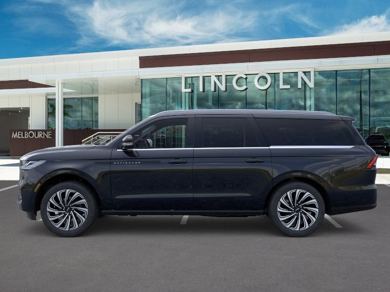 New 2026 Lincoln Navigator L Black Label AWD/4WD image 3