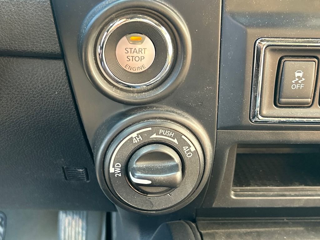 Used 2019 Nissan Titan SV w/ SV Convenience Package image 13