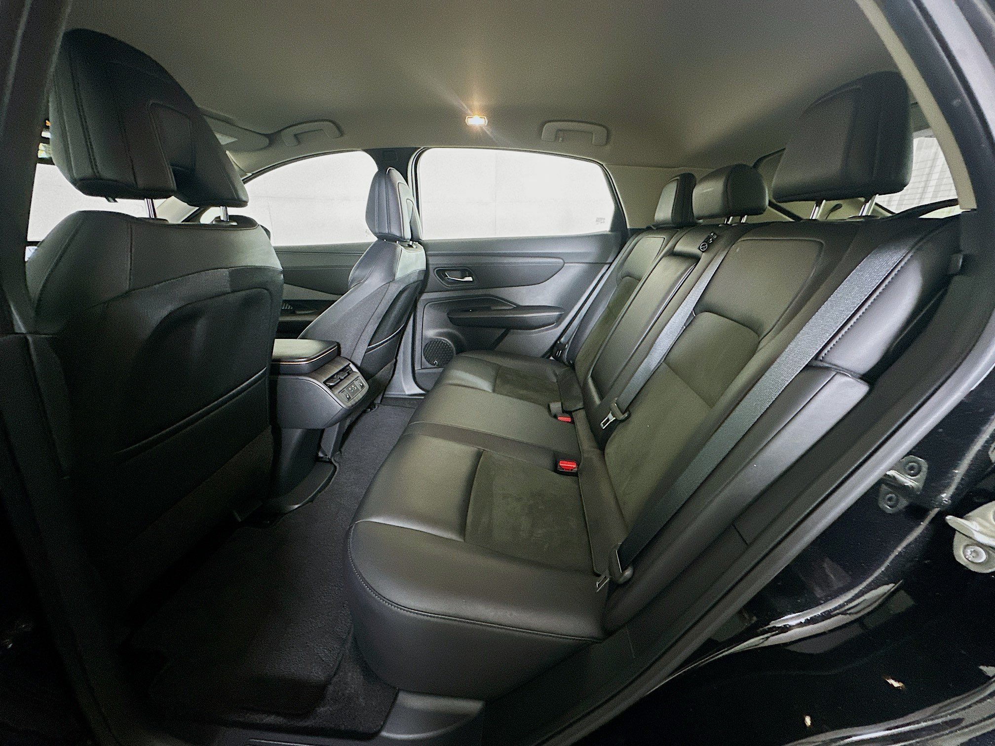 Used 2024 Nissan Ariya FWD image 28