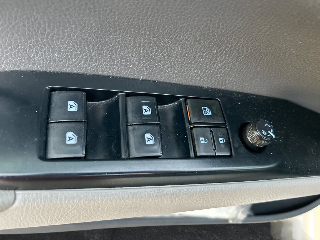 Used 2020 Toyota Camry SE FWD image 13