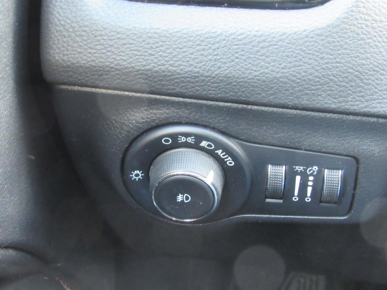 Used 2021 Jeep Compass Limited w/ Sun and Sound Group image 19