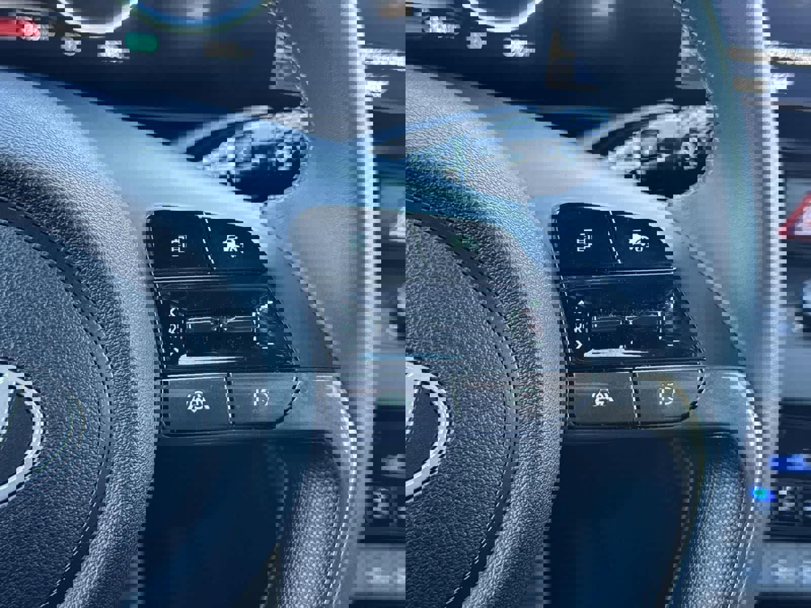 Certified 2025 Hyundai Elantra SEL image 11