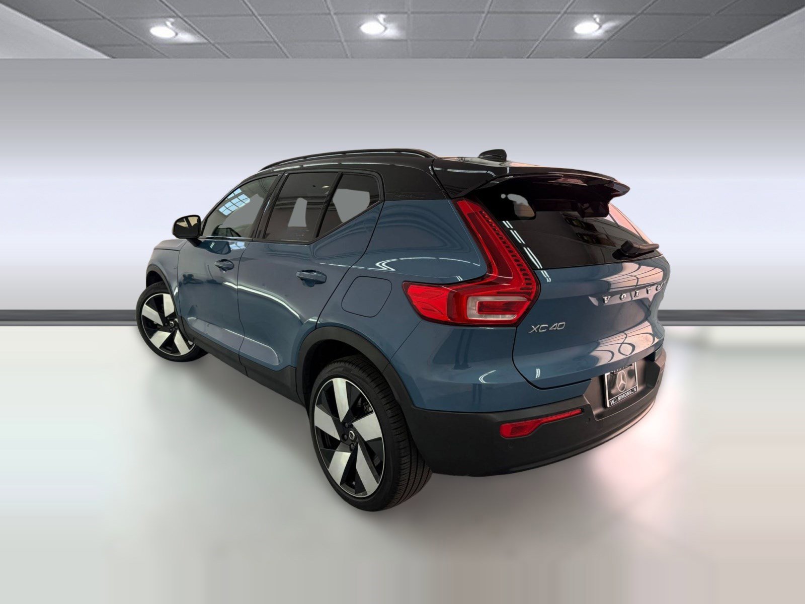 Used 2024 Volvo XC40 Recharge Ultimate w/ Protection Package Premier image 3