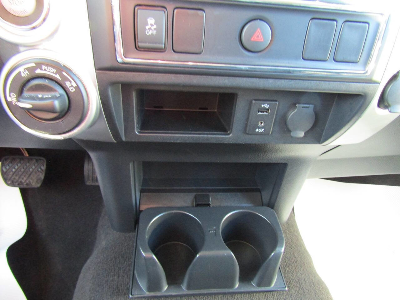 Used 2017 Nissan Titan SV image 17