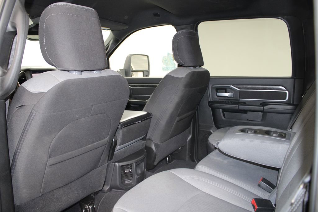 Used 2024 RAM 3500 Big Horn image 28
