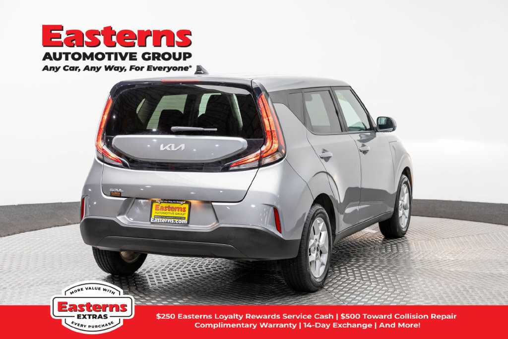 Used 2023 Kia Soul LX w/ LX Technology Package FWD image 6