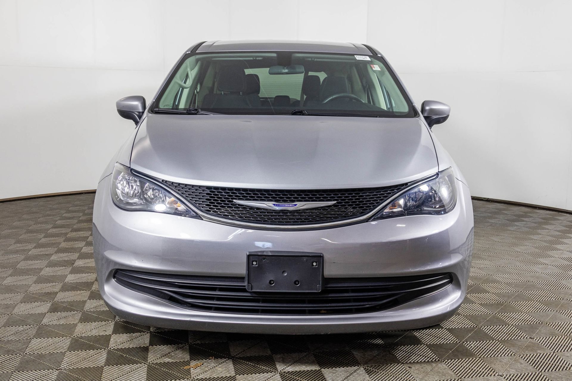 Used 2020 Chrysler Voyager LX FWD image 8