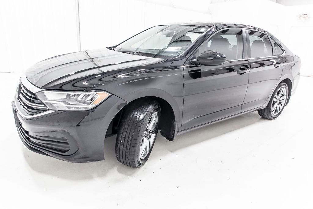 Used 2024 Volkswagen Jetta SE FWD image 2