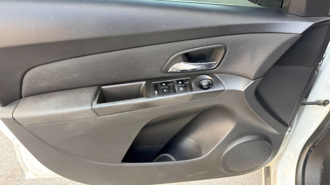 Used 2013 Chevrolet Cruze LT image 10