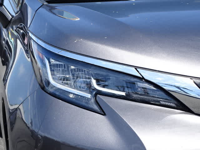 Used 2023 Toyota Sienna LE FWD image 5