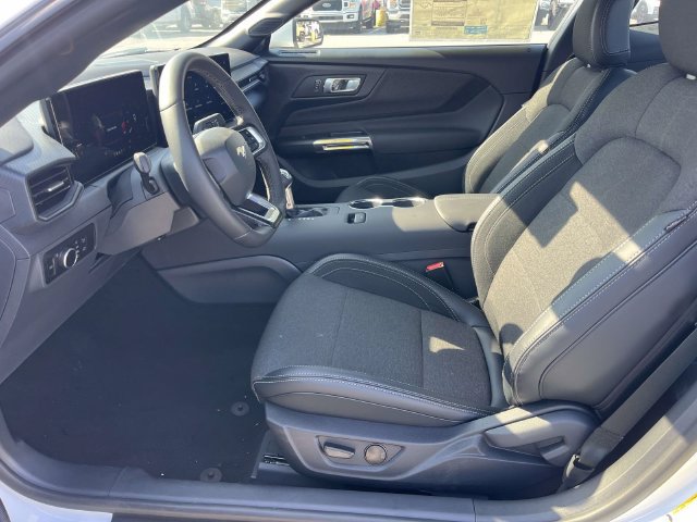 Used 2025 Ford Mustang Coupe RWD image 13