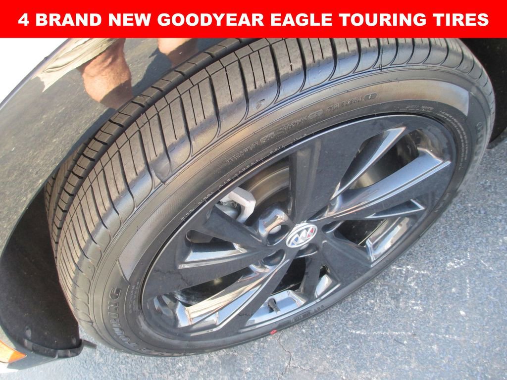 Used 2022 Buick Envision Essence w/ Sport Touring Package image 4