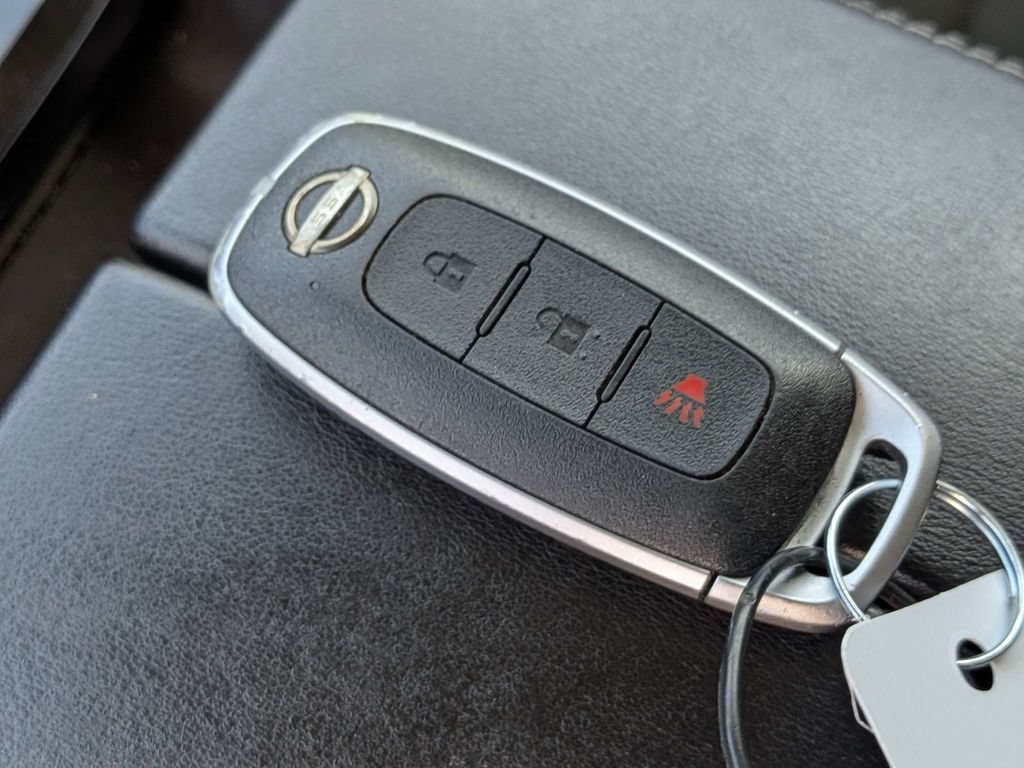 Used 2024 Nissan Rogue S FWD image 25
