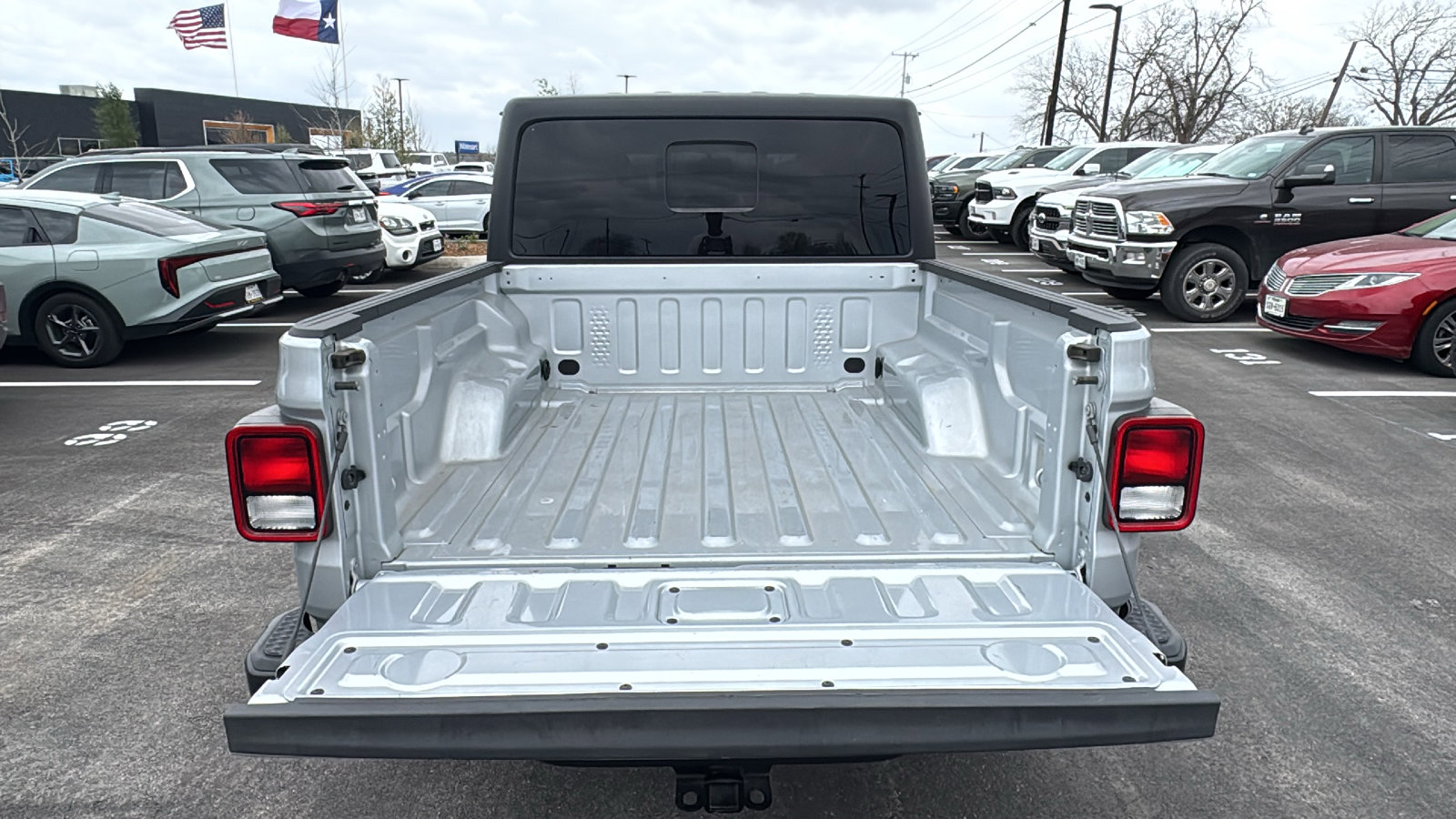 Used 2023 Jeep Gladiator Willys image 25