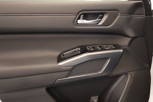 New 2025 Nissan Pathfinder SL image 9