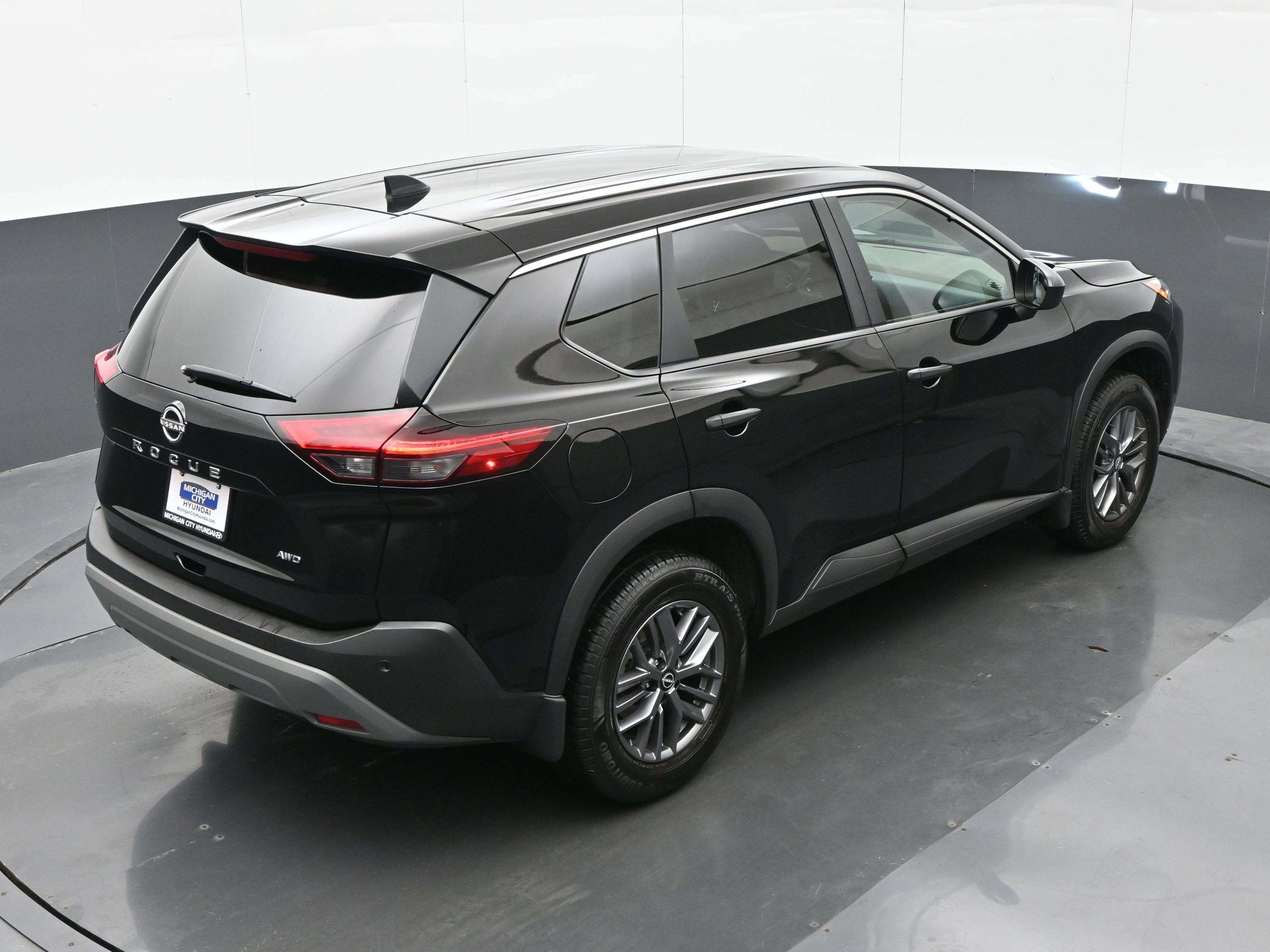 Used 2023 Nissan Rogue S AWD/4WD image 31