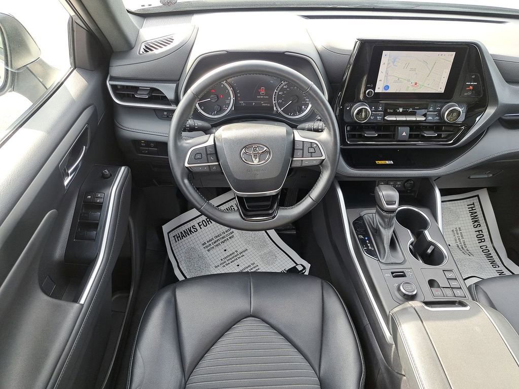 Used 2023 Toyota Highlander XSE image 16