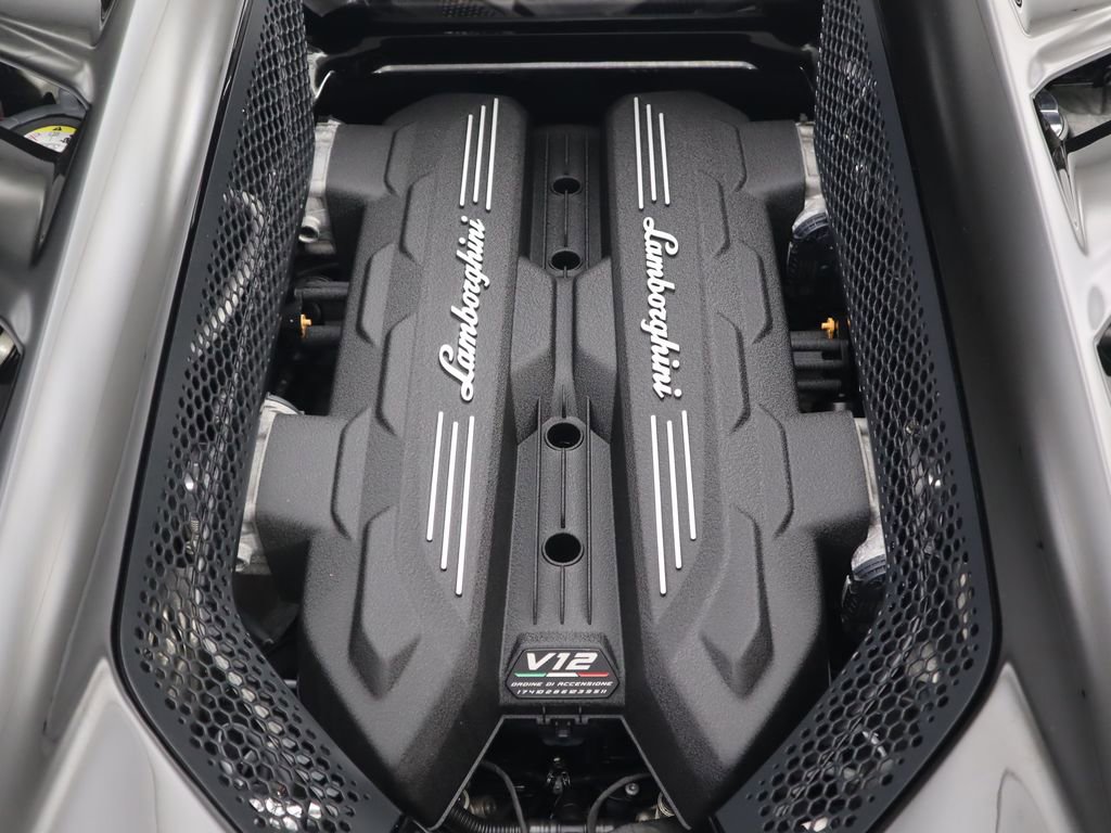 Used 2024 Lamborghini Revuelto image 26