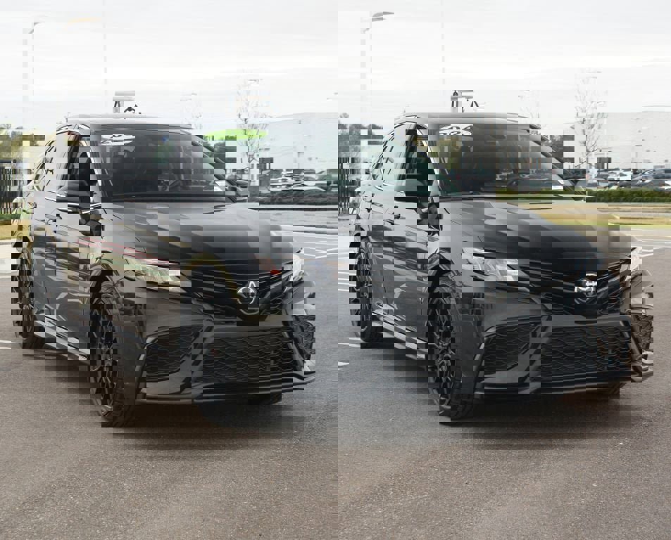 Used 2024 Toyota Camry SE image 2