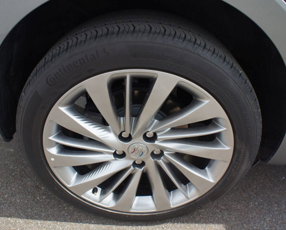 Used 2024 Buick Envision Avenir image 26