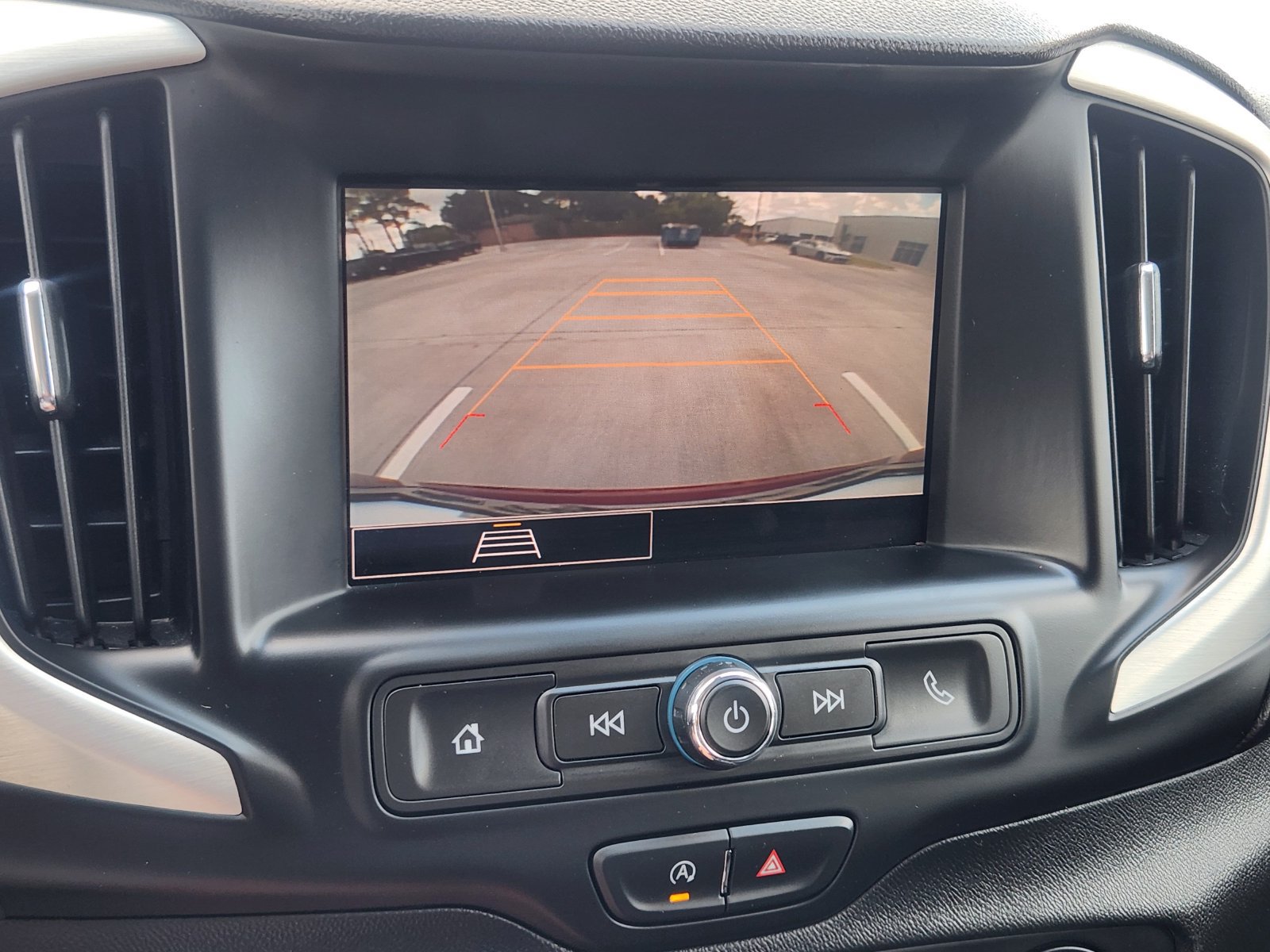 Used 2024 GMC Terrain SLE AWD/4WD image 19