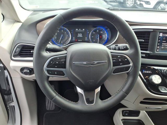 Used 2023 Chrysler Voyager LX image 7