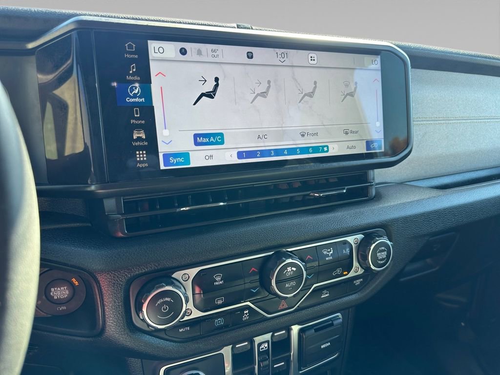 Used 2024 Jeep Wrangler Unlimited image 22