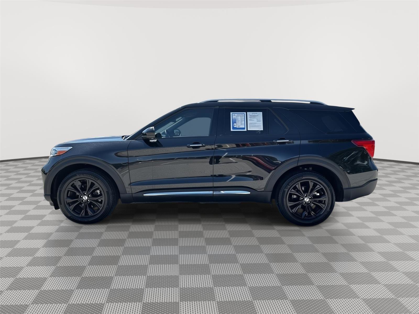 Used 2023 Ford Explorer Limited AWD/4WD image 3