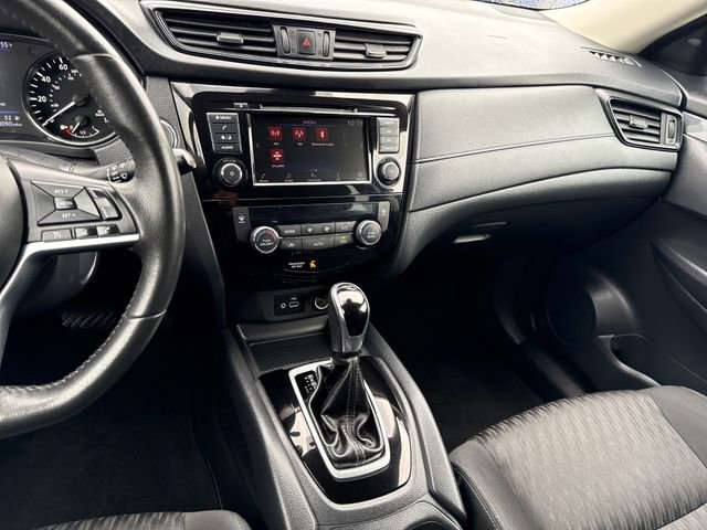 Used 2020 Nissan Rogue SV image 16