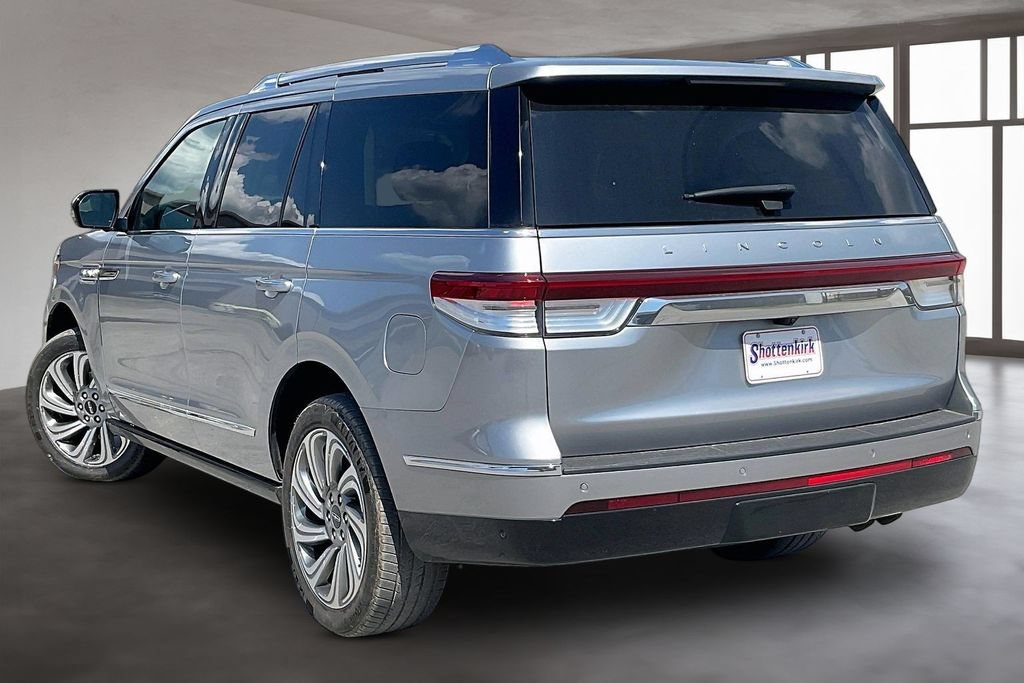 Used 2023 Lincoln Navigator 2WD image 4