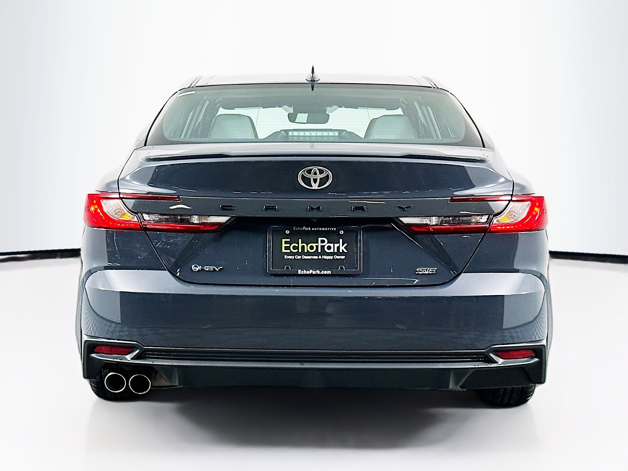 Used 2025 Toyota Camry SE image 7