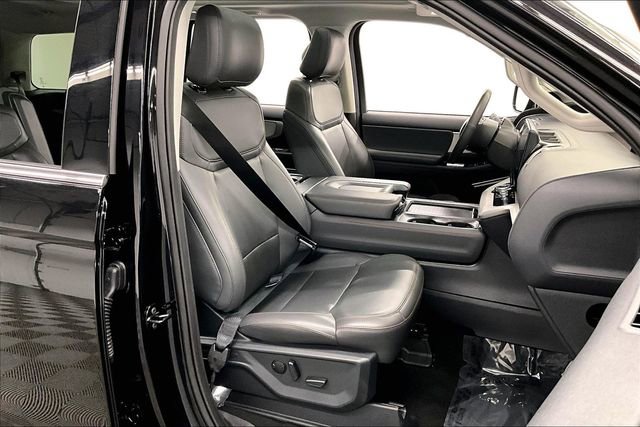 Used 2025 Ford Expedition Active image 8