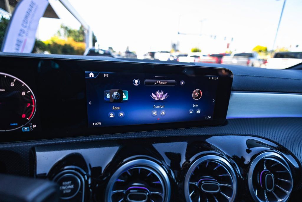 Used 2025 Mercedes-Benz CLA 250 4MATIC image 13