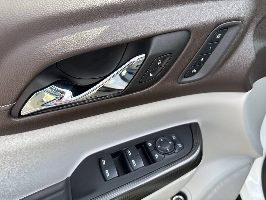 Certified 2023 GMC Acadia SLT w/ Technology Package AWD/4WD image 17