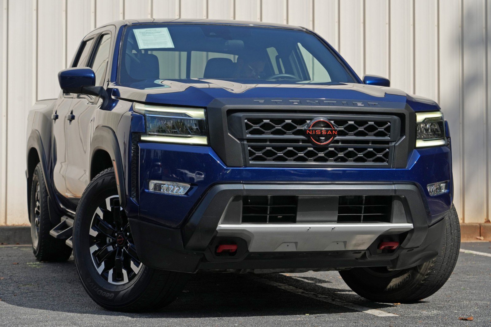 Used 2022 Nissan Frontier Pro-X RWD image 2