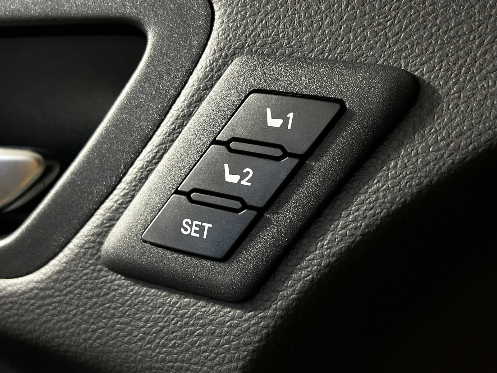 Used 2026 Toyota Sienna Limited FWD image 15