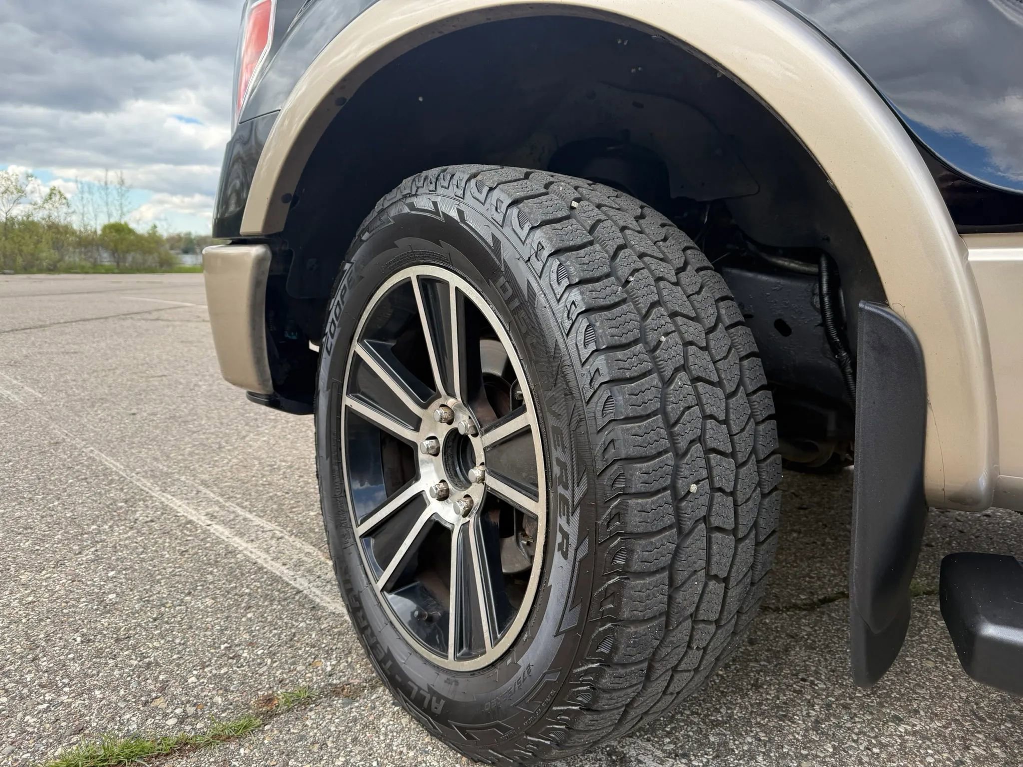 Used 2011 Ford F150 Lariat w/ Lariat Chrome Pkg AWD/4WD image 9
