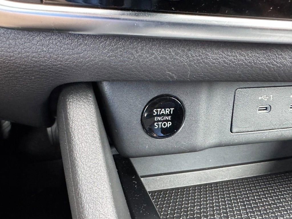 Used 2025 Nissan Rogue S image 21