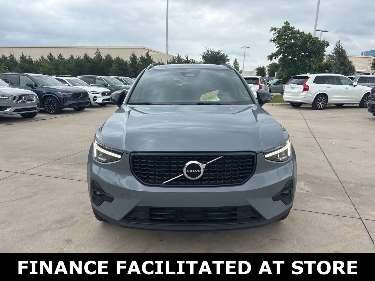 Certified 2023 Volvo XC40 B5 Plus w/ Climate Package video 2