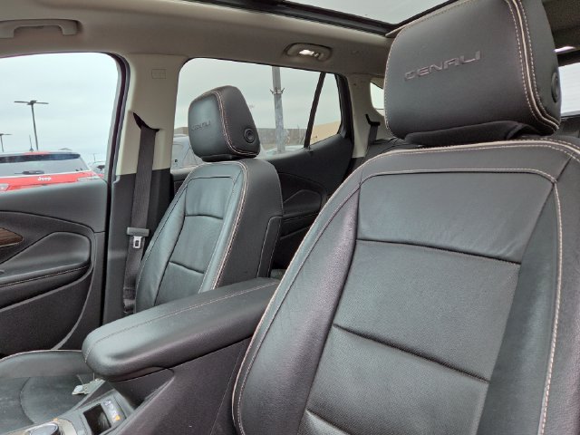 Used 2019 GMC Terrain Denali w/ Advanced Safety Package AWD/4WD image 21