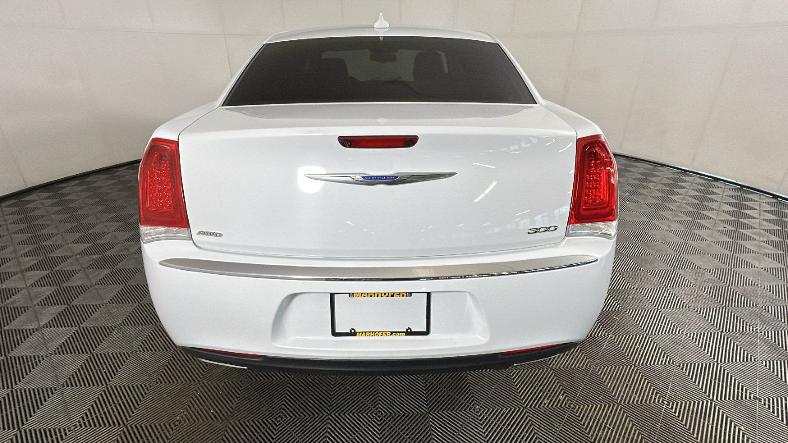Used 2018 Chrysler 300 Limited AWD/4WD image 4