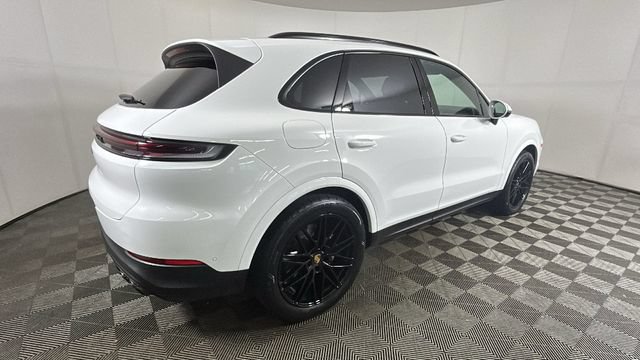 Used 2024 Porsche Cayenne AWD/4WD image 2