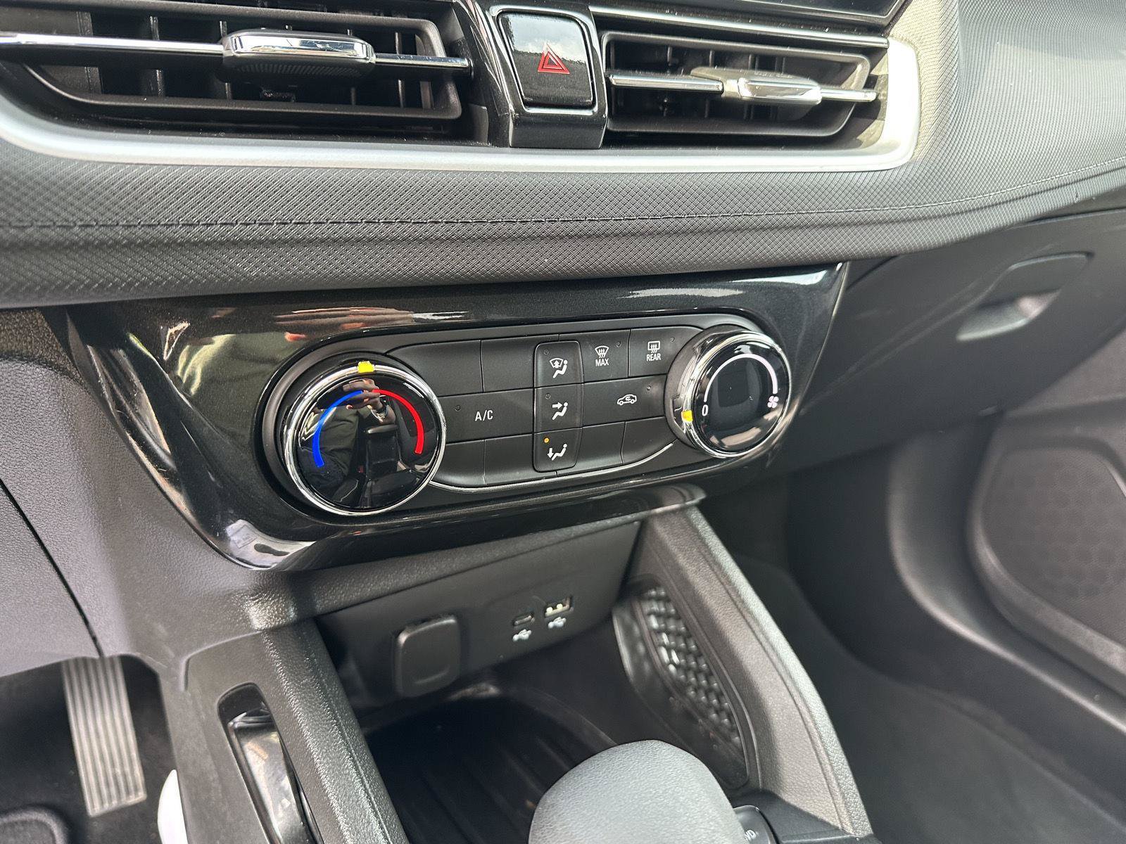 Used 2025 Chevrolet TrailBlazer LT AWD/4WD image 32