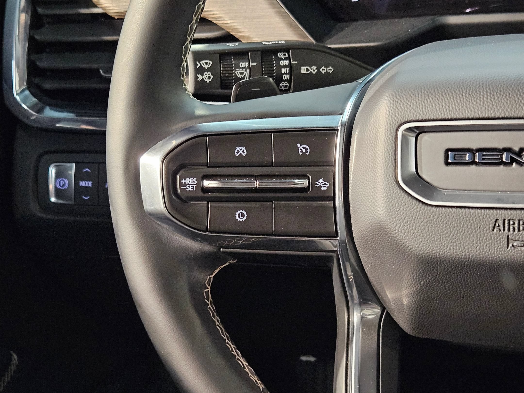 Used 2024 GMC Acadia Denali AWD/4WD image 28