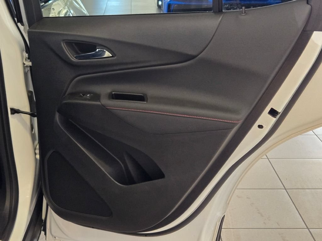 Certified 2022 Chevrolet Equinox RS w/ Infotainment Package FWD image 9