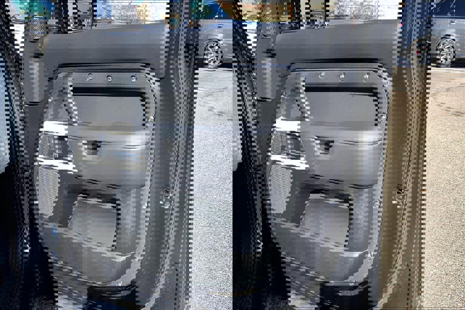 Used 2024 Land Rover Defender 110 SE image 22